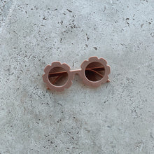 Load image into Gallery viewer, Coco Flower Sunglasses - Nude
